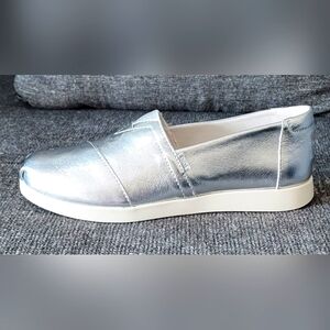 Toms size 7.5m silver slip-on flats